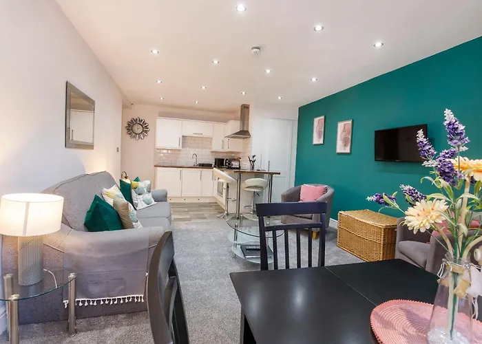 Apartment 1 The Keyes- Stylish & Spacious Apartment With Free Parking