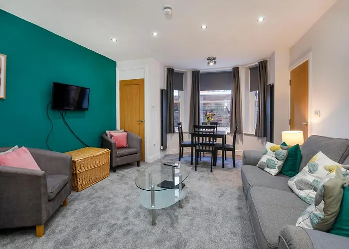 Apartment 1 The Keyes- Stylish & Spacious Apartment With Free Parking