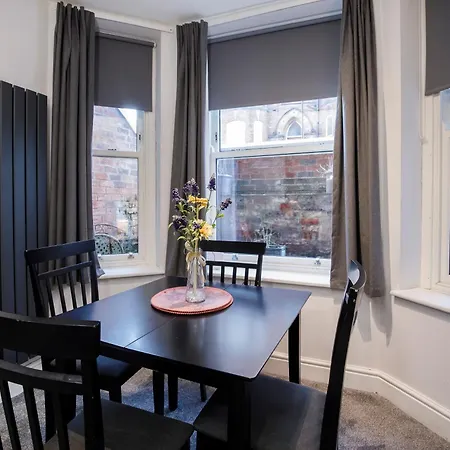 Apartment 1 The Keyes- Stylish & Spacious Apartment With Free Parking York Exterior photo